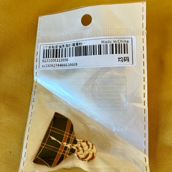 Evermore Taylor Swift pin - Picture 6 of 6